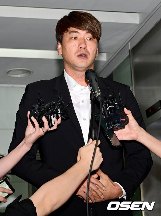 [OSEN=김성락 기자] 7일 오전 서울 강남구 KBO 야구회관에서 지난 월드베이스볼클래식(WBC) 기간 선수들의 음주 논란 관련 상벌위원회가 열렸다.SSG 김광현이 상벌위원회를 마친 뒤 야구회관을 나서고 있다. 2023.06.07 /ksl0919@osen.co.kr