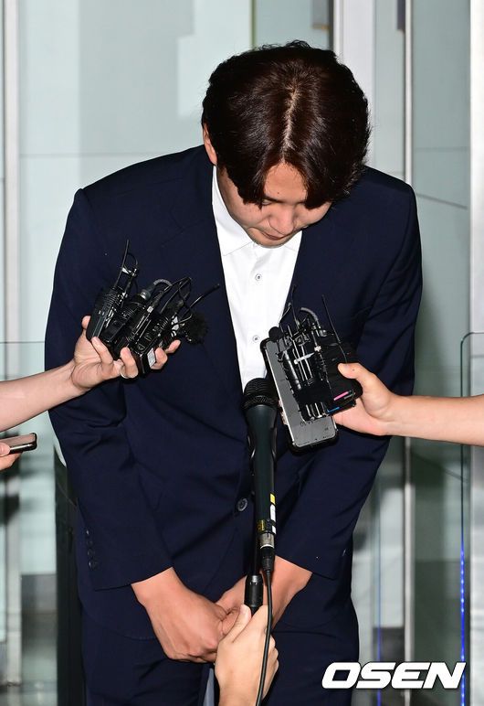 [OSEN=김성락 기자] 7일 오전 서울 강남구 KBO 야구회관에서 지난 월드베이스볼클래식(WBC) 기간 선수들의 음주 논란 관련 상벌위원회가 열렸다.두산 정철원이 상벌위원회를 마친 뒤 야구회관을 나서고 있다. 2023.06.07 /ksl0919@osen.co.kr