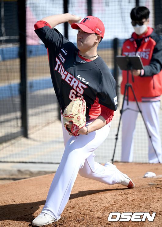 KIA 정해영이 불펜피칭을 하고 있다./OSEN DB