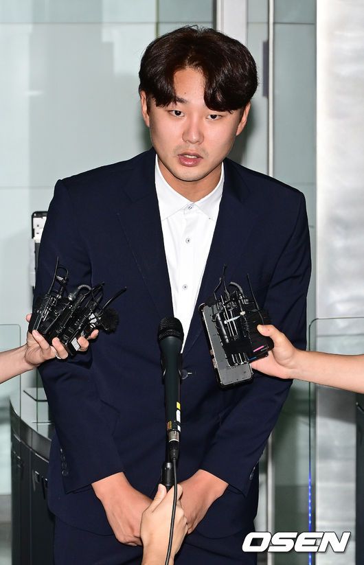 [OSEN=김성락 기자] 7일 오전 서울 강남구 KBO 야구회관에서 지난 월드베이스볼클래식(WBC) 기간 선수들의 음주 논란 관련 상벌위원회가 열렸다.두산 정철원이 상벌위원회를 마친 뒤 야구회관을 나서고 있다. 2023.06.07 /ksl0919@osen.co.kr