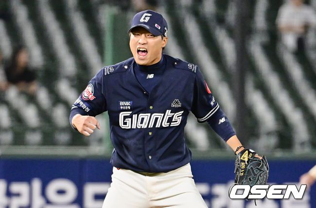 [OSEN=부산, 이석우 기자]롯데 자이언츠 구승민이 8회초 2사 1,3루 KT 위즈 김상수를 삼진으로 잡고 포효하고 있다. 2023.06.08 / foto0307@osen.co.kr