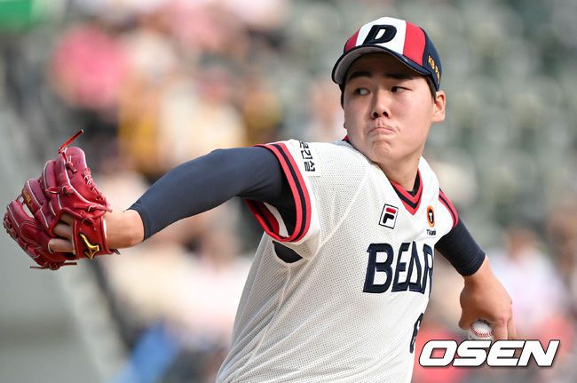 [OSEN=잠실, 조은정 기자] 10일 서울 잠실구장에서 2023 신한은행 SOL KBO리그 두산 베어스와 KIA 타이거즈의 경기가 열렸다.1회초 두산 선발 최승용이 힘차게 공을 던지고 있다. 2023.06.10 /cej@osen.co.kr