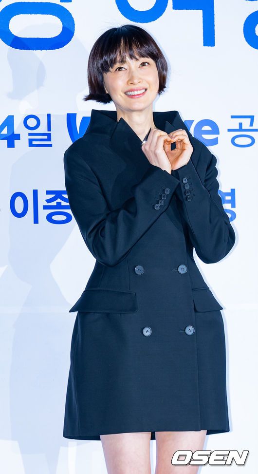 [OSEN=민경훈 기자] 23일 오후 서울 용산구 한강로 CGV 용산아이파크몰에서 웨이브 드라마 '박하경 여행기' 언론시사간담회가 열렸다.배우 이나영이 입장하며 포토타임을 갖고 있다. 2023.05.23 / rumi@osen.co.kr