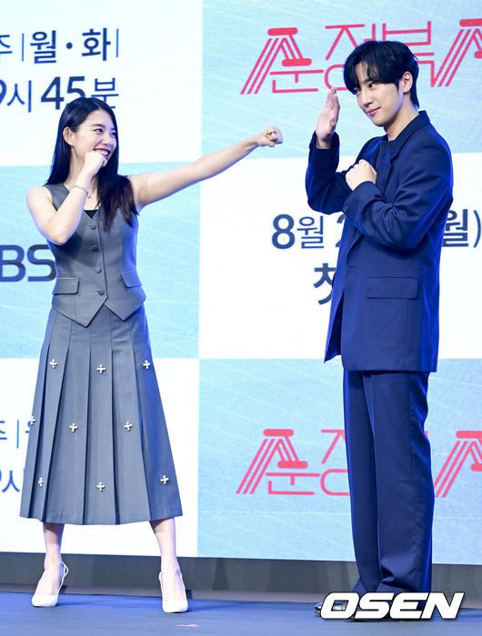 [OSEN=최규한 기자] 21일 오후 서울 신도림동 디큐브시티 더 세인트에서 KBS 2TV 새 월화드라마 ‘순정복서’ 제작발표회가 열렸다.배우 이상엽과 김소혜가 제작발표회에 참석해 포토타임을 하고 있다. 2023.08.21 / dreamer@osen.co.kr