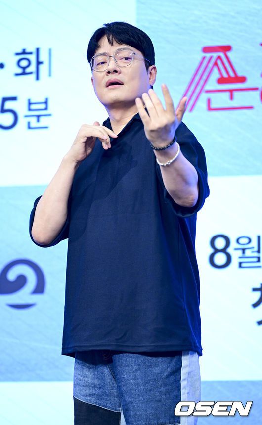 [OSEN=최규한 기자] 21일 오후 서울 신도림동 디큐브시티 더 세인트에서 KBS 2TV 새 월화드라마 ‘순정복서’ 제작발표회가 열렸다.배우 김형묵이 제작발표회에 참석해 포토타임을 하고 있다. 2023.08.21 / dreamer@osen.co.kr