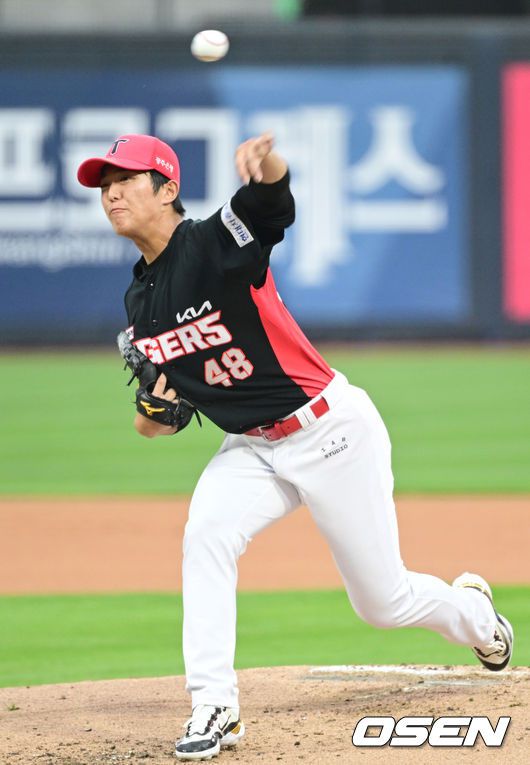 [OSEN=수원, 김성락 기자]  22일 오후 수원KT위즈파크에서 ‘2023 신한은행 SOL KBO리그’ KT 위즈와 KIA 타이거즈의 경기가 열렸다. 1회말 KIA 선발 이의리가 마운드에 올라 힘차게 공을 뿌리고 있다. 2023.08.22 /ksl0919@osen.co.kr
