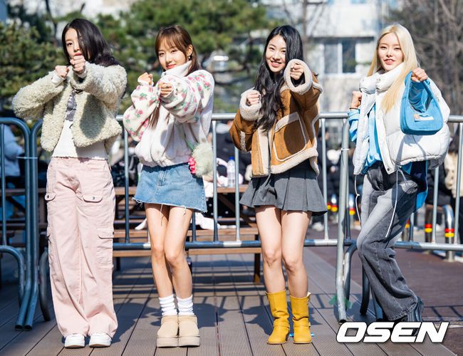 [OSEN=민경훈 기자] 24일 서울 영등포구 KBS 신관에서 KBS 2TV ‘뮤직뱅크’ 리허설이 진행됐다.그룹 피프티 피프티 (FIFTY FIFTY)가 포즈를 취하고 있다. 2023.02.24 / rumi@osen.co.kr