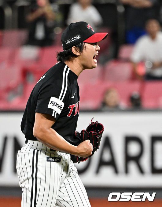 LG 고우석이 경기를 마무리 짓고 환호하고 있다. / OSEN DB