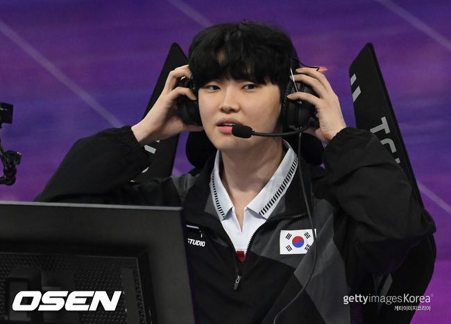[OSEN=항저우(중국), 김성락 기자] LPL 리그 일정을 앞당겨 안방에서 심혈을 기울여 대회를 준비했던 중국을 포함해 최후의 맞수로 나선 대만까지 대한민국의 적수가 되지 못했다. e스포츠 발원지 대한민국이 전세계 e스포츠 팬들의 이목이 집중됐던 항저우 아시안게임 리그 오브 레전드에서 정상에 등극하며 고대하던 금메달을 목에 걸었다.우승이 확정된 순간 한국 대표팀 쵸비(정지훈)이 기뻐하고 있다 . 2023.09.29 / ksl0919@osen.co.kr
