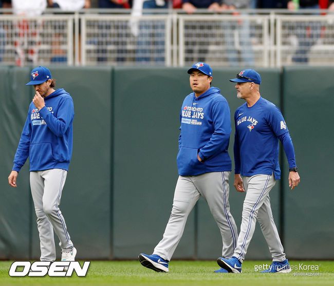 [사진] 토론토 류현진(가운데). ⓒGettyimages(무단전재 및 재배포 금지)