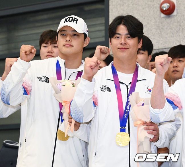 [OSEN=조은정 기자] 아시안게임 야구대표팀 문동주, 노시환.  2023.10.08 /cej@osen.co.kr