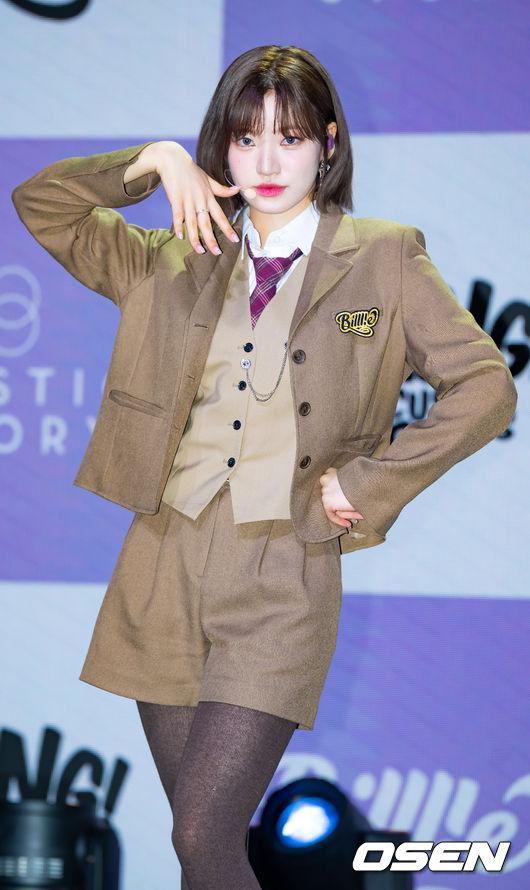 [OSEN=민경훈 기자]빌리 시윤이 무대 위에서 포토타임을 하고 있다. 2023.10.23 /rumi@osen.co.kr