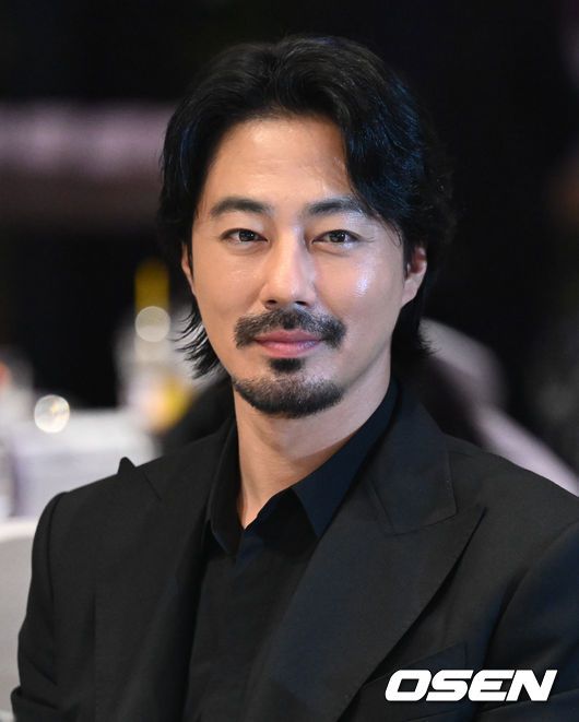 [OSEN=지형준 기자] 29일 오후 서울 서초구 반포동 잠수교에서 루이비통 2023 프리폴 컬렉션 행사가 열렸다.배우 고현정이 포즈를 취하고 있다. 2023.04.29 /jpnews@osen.co.kr