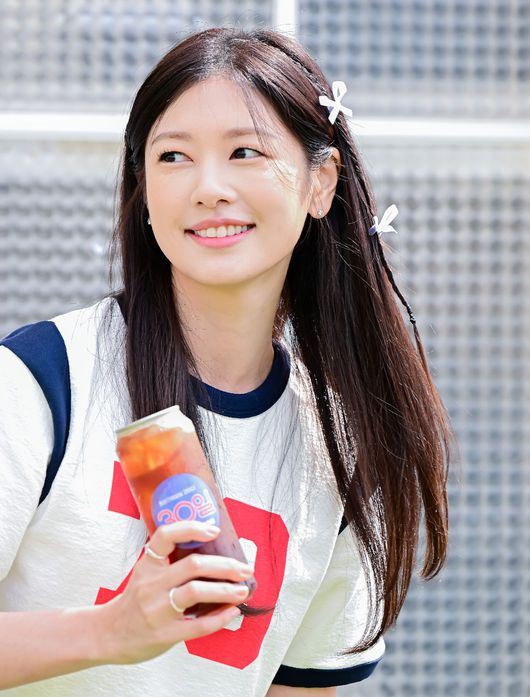 [OSEN=지형준 기자] 12일 오후 서울 성북구 돈암동 성신여자대학교에서 영화 ‘30일’ 간식차 이벤트가 열렸다.'30일'은 드디어 D-30, 서로의 찌질함과 똘기를 견디다 못해 마침내 완벽하게 남남이 되기 직전 동반기억상실증에 걸려버린 정열(강하늘 분)과 나라(정소민 분)의 코미디. 오는 10월 3일 개봉.배우 정소민이 포즈를 취하고 있다. 2023.09.12 /jpnews@osen.co.kr