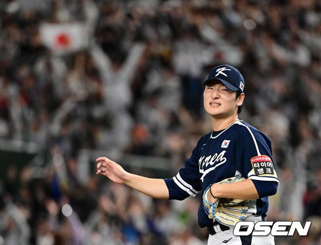 [OSEN=도쿄, 지형준 기자] 류중일 감독이 이끄는 한국야구대표팀이 19일 오후 일본 도쿄돔에서 2023 아시아프로야구챔피언십(APBC) 일본과 결승전을 가졌다.5회말 2사에서 대한민국 곽빈이 일본 마키에 좌월 솔로포를 허용하며 아쉬워하고 있다. 2023.11.18 / jpnews.osen.co.kr