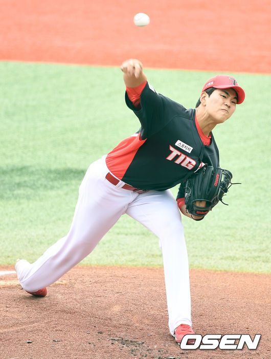 [OSEN=익산, 최규한 기자] KIA 홍원빈이 힘차게 공을 뿌리고 있다. / dreamer@osen.co.kr
