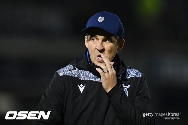 [사진] 조이 바튼 소셜 미디어.