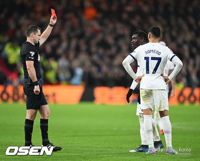 LUTON, ENGLAND - OCTOBER 7:  during the Premier League match between Luton Town and Tottenham Hotspur at Kenilworth Road on October 7, 2023 in Luton, United Kingdom. (Photo by Marc Atkins/Getty Images)