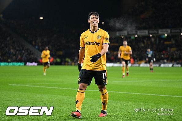 [OSEN=서울월드컵경기장, 박준형 기자] 위르겐 클린스만 감독이 이끄는 대한민국 축구 대표팀과 싱가포르의 2026 북중미 월드컵 아시아 2차 예선 C조 1차전이 16일 서울 마포구 서울월드컵경기장에서 열렸다.후반 황희찬이 추가골을 넣고 기뻐하고 있다.  2023.11.16 / soul1014@osen.co.kr