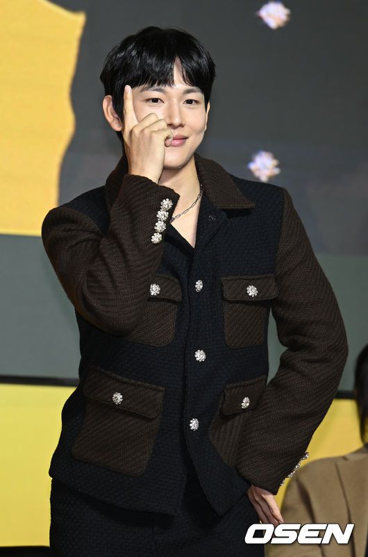 [OSEN=민경훈 기자]배우 김동준이 기자회견 중 박수를 치고 있다. 2023.11.09 / rumi@osen.co.kr