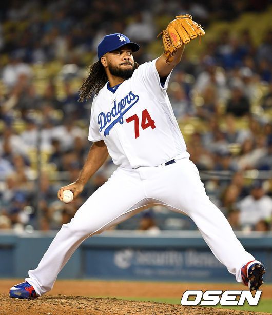 [OSEN=LA(미국 캘리포니아주), 최규한 기자]9회초 마운드에 오른 다저스 투수 켄리 잰슨이 힘차게 공을 뿌리고 있다. /dreamer@osen.co.kr