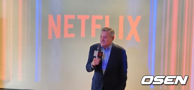 16일 오후 서울 종로구 센트로폴리스 3층 이그제큐티브 라운지에서는 '넷플릭스 서울 사랑방' 행사가 진행됐다. 공동 CEO 테드 서랜도스가 참석해 새해 인사를 전하고 있다.