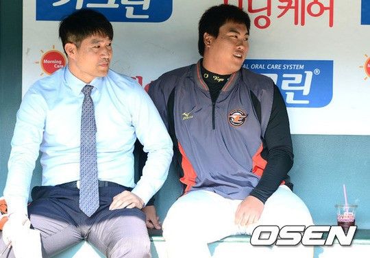 해설위원 시절 이숭용 감독(좌)과 류현진 / OSEN DB