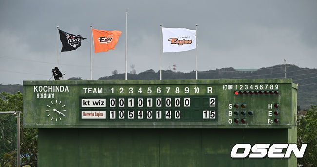 [OSEN=오키나와(일본), 조은정 기자]KT 상대로 15-2로 승리를 거둔 한화. 전광판에 점수가 표시되어 있다. 2024.02.28 /cej@osen.co.kr