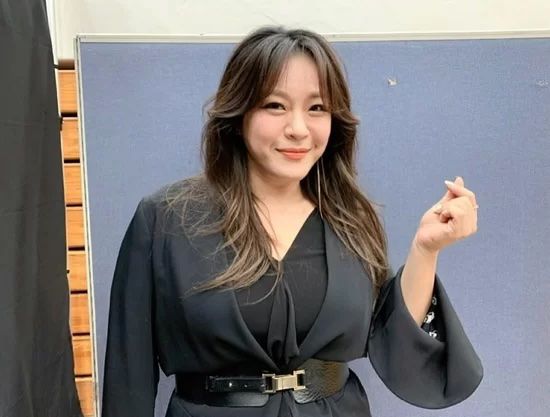 [OSEN=김성락 기자] 21일 오후 서울 용산구 CGV 용산아이파크몰에서 영화 ‘천박사 퇴마 연구소’의 VIP 시사회 포토월 행사가 열렸다. 가수 이효리가 포토타임을 갖고 있다. 2023.09.21 / ksl0919@osen.co.kr