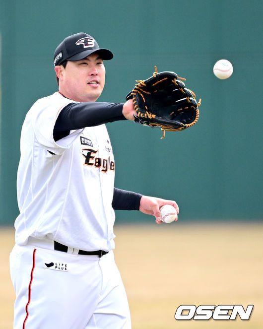 [OSEN=대전, 최규한 기자] 3회말 한화 선발 문동주가 힘차게 공을 뿌리고 있다. 2024.03.07 / dreamer@osen.co.kr