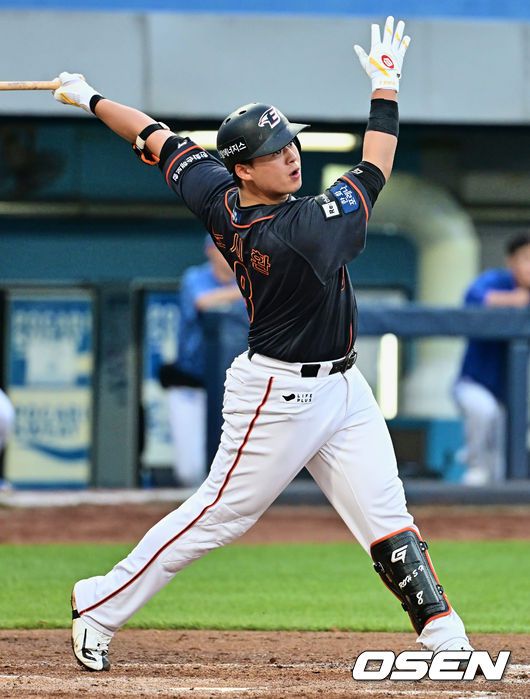 [OSEN=대구, 이석우 기자]한화 이글스 노시환이 5회초 무사 1,2루 우월 3점 홈런을 치고 있다. 2023.07.01 / foto0307@osen.co.kr