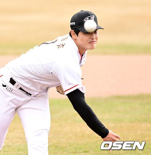 [OSEN=대전, 최규한 기자] 12일 대전 한화생명이글스파크에서 ‘2024 신한 SOL Bank KBO리그’ 시범경기 한화 이글스와 KIA 타이거즈의 경기가 열렸다.6회초 마운드에 오른 한화 문동주가 힘차게 공을 뿌리고 있다. 2024.03.12 / dreamer@osen.co.kr