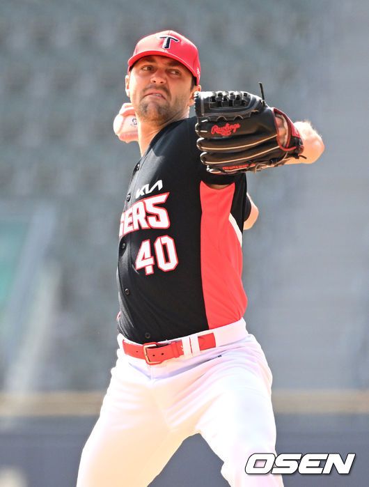 [OSEN=잠실, 이대선 기자] 14일 서울 잠실야구장에서 ‘2024 신한 SOL Bank KBO리그’ 시범경기 두산 베어스와 KIA 타이거즈의 경기가 열렸다.1회말 무사에서 KIA 선발투수 네일이 역투하고 있다. 2024.03.14 /sunday@osen.co.kr