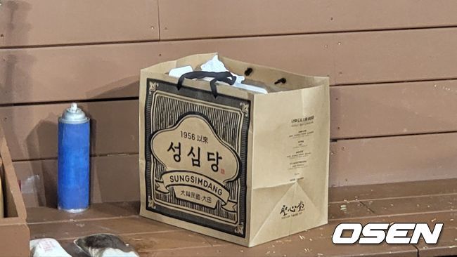 한화 이글스 류현진이 LA 다저스 데이브 로버츠 감독에게 선물한 성심당 빵. /OSEN DB
