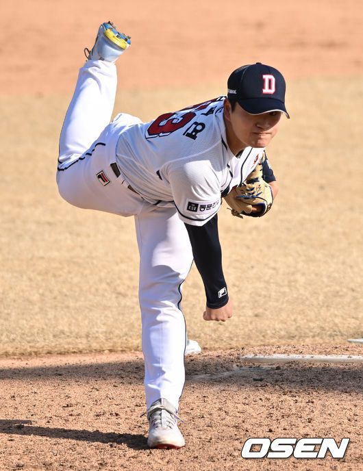 [OSEN=이천, 조은정 기자두산 베어스가 난타전 끝에 키움 히어로즈를 제압하고 시범경기 첫 승을 신고했다.두산 베어스는 9일 이천 베어스파크에서 열린 2024 신한 SOL뱅크 KBO리그 키움 히어로즈와의 시범경기 개막전에서 12-8로 승리했다.9회초 두산 김택연이 힘차게 공을 던지고 있다. 2024.03.09 /cej@osen.co.kr
