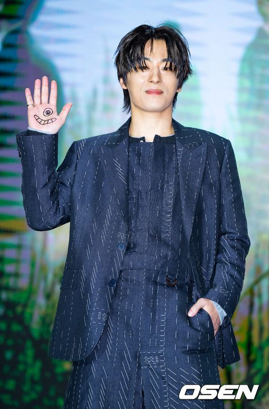 [OSEN=민경훈 기자] 넷플릭스 오리지널 시리즈 '기생수: 더 그레이' 제작발표회가 26일 오후 서울 용산구 서울드래곤시티 그랜드볼룸에서 열렸다. 배우 구교환이 포즈를 취하고 있다. 2024.03.26 / rumi@osen.co.kr