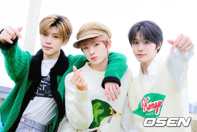 [OSEN=조은정 기자] NCT WISH(엔시티 위시: 시온·유우시·리쿠·사쿠야·료·재희)가 지난 2일 서울 성동구 한 카페에서 OSEN과 ‘Wishfull DAY’ 인터뷰를 가졌다.NCT WISH 시온, 유우시, 리쿠가 인터뷰에 앞서 포즈를 취하고 있다. 2024.04.03 /cej@osen.co.kr