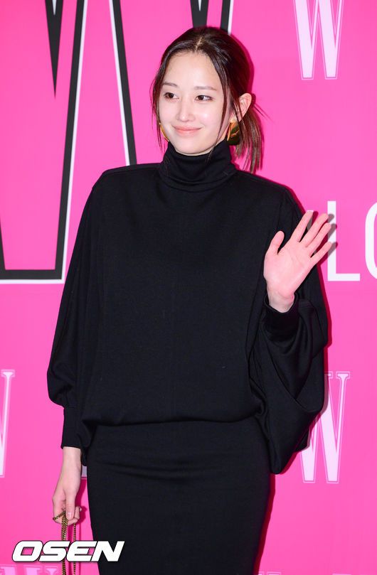 [OSEN=박준형 기자] 28일 오후 서울 포시즌스 호텔에서 제17회 유방암 인식 향상 캠페인 ‘Love Your W’ 이 진행됐다.배우 전종서가 포즈를 취하고 있다. 2022.10.28  / soul1014@osen.co.kr