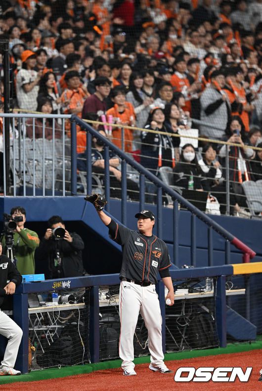 키움에 연속 안타 허용하는 류현진
