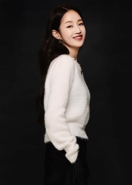 [OSEN=이동해 기자] 4일 오후 서울 강남구 신사동 한 뷰티 브랜드 쇼룸에서 진행된 오픈 기념 포토월 행사에 가수 박보람이 참석하고 있다. / eastsea@osen.co.kr