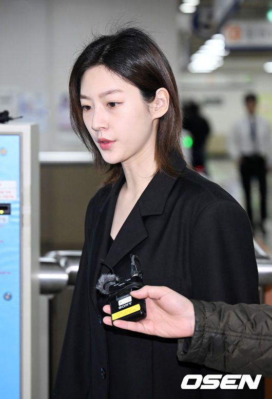 [OSEN=민경훈 기자] 도로교통법 위반(음주운전) 등 혐의로 기소된 배우 김새론이 5일 오전 서울 서초구 서울중앙지방법원에서 열린 1심 선고를 위해 출석하고 있다.김새론은 지난해 5월 서울 강남구 청담동에서 음주 운전을 하다 가드레일과 가로수, 변압기를 여러 차례 들이받는 사고를 냈다. 2023.04.05 /rumi@osen.co.kr