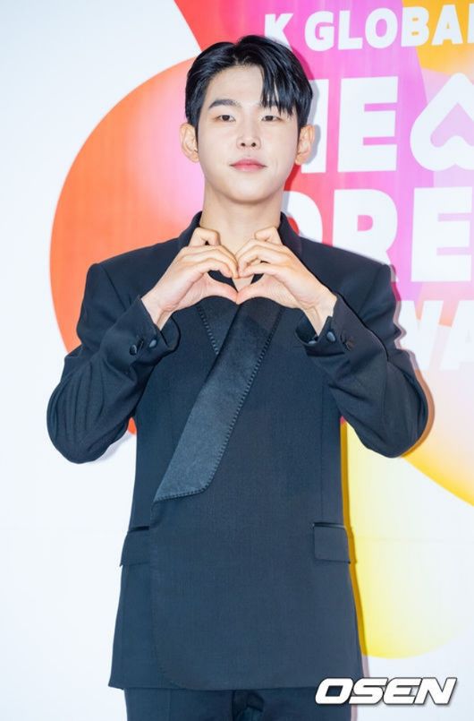 [OSEN=민경훈 기자] 10일 오후 서울 '2023 K 글로벌 하트 드림 어워즈' 레드카펫 및 포토월 행사가 서울 송파구 방이동 KSPO DOME에서 열렸다. 가수 폴킴이 포토월에서 포즈를 취하고 있다. 2023.08.10 / rumi@osen.co.kr