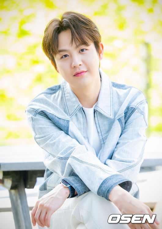 [OSEN=민경훈 기자] 보이그룹 어센트(ASC2NT: 가람·인준·제이·레온·카일)가 최근 서울 마포구 합정동에서 OSEN과 인터뷰를 가졌다.어센트는 대국남아 출신 가람, 인준, 제이와 새 멤버 레온, 카일로 구성된 완성형 5인조 그룹이다. 데뷔 앨범 'Expecting Tomorrow'는 어둠 속에서도 희망을 찾아 나아가는 용기와 어려움을 극복하는 과정을 노래하며, 듣는 이들에게도 꿈을 향한 열정과 희망의 메시지를 전한다.어센트 인준이 인터뷰에 앞서 포즈를 취하고 있다. 2024.04.28 /rumi@osen.co.kr