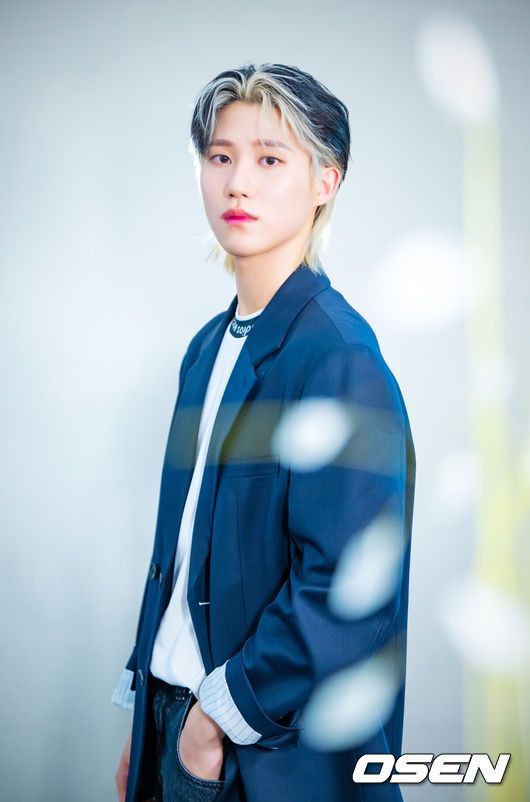 [OSEN=민경훈 기자] 보이그룹 어센트(ASC2NT: 가람·인준·제이·레온·카일)가 최근 서울 마포구 합정동에서 OSEN과 인터뷰를 가졌다.어센트는 대국남아 출신 가람, 인준, 제이와 새 멤버 레온, 카일로 구성된 완성형 5인조 그룹이다. 데뷔 앨범 'Expecting Tomorrow'는 어둠 속에서도 희망을 찾아 나아가는 용기와 어려움을 극복하는 과정을 노래하며, 듣는 이들에게도 꿈을 향한 열정과 희망의 메시지를 전한다.어센트 카일이 인터뷰에 앞서 포즈를 취하고 있다. 2024.04.28 /rumi@osen.co.kr