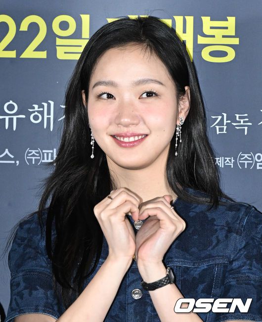 [OSEN=부산, 민경훈 기자] 8일 오후 부산 해운대구 KNN시어터에서 제27회 부산국제영화제(2022 BIFF) '액터스 하우스 한지민'이 진행됐다.배우 한지민이 카메라를 응시하고 있다. 2022.10.08 / rumi@osen.co.kr