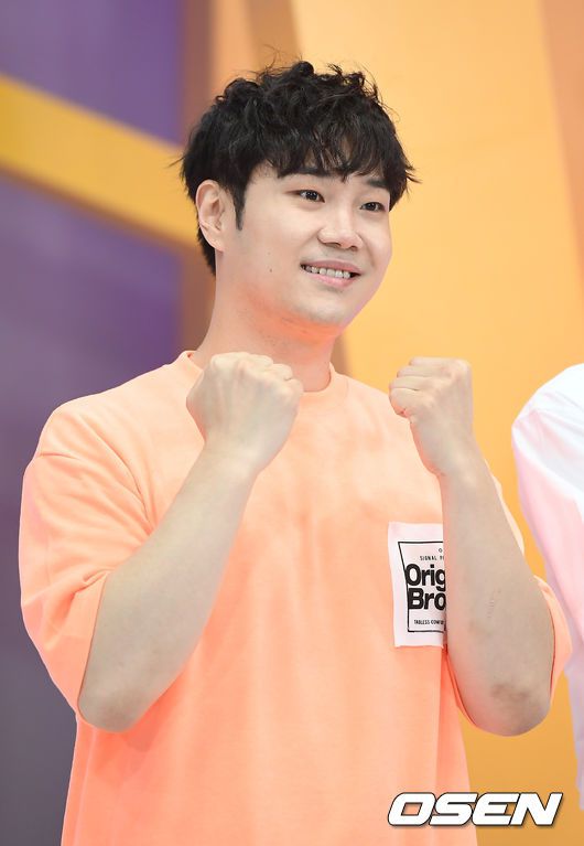 [OSEN=곽영래 기자] 20일 오후 서울 상암동 tbs 오픈스튜디오에서 tbs '팩트인스타' 녹화가 진행됐다.녹화 현장공개 행사에서 유재환이 포즈를 취하고 있다. /youngrae@osen.co.kr