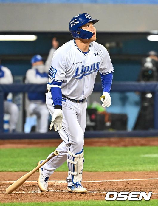 [OSEN=대구, 이석우 기자]삼성 라이온즈 오재일이 5회말 1사 우월 솔로 홈런을 치고 있다. 2024.04.04 / foto0307@osen.co.kr