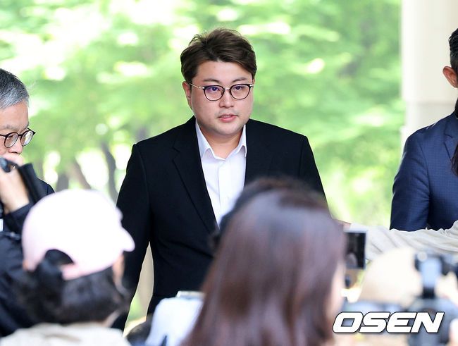 [OSEN=민경훈 기자]가수 김호중이 출석하고 있다. 2024.05.24 /rumi@osen.co.kr