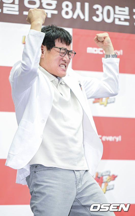 [OSEN=최규한 기자] 14일 오후 서울 상암동 스탠포드호텔에서 MBC에브리원라이프타임 새 예능 ‘나는 지금 화가 나있어’ 제작발표회가 열렸다.예능‘나는 지금 화가 나있어’(약칭 나화나)는 대한민국‘화’전문MC들이‘화(火)’제의 게스트를 초대해 그들의 화 유발 비밀 토크를 듣고 화풀이 노하우를 대방출하는‘대국민 화Free(프리)쇼’다.이경규,박명수,권율,덱스가 시청자들의 꽉 막힌‘화’를 대리 분출하며 통쾌한 사이다를 선사할 예정이다.방송인 이경규가 제작발표회에 참석해 포토타임을 하고 있다. 2023.08.14 / dreamer@osen.co.kr