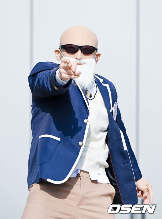 [OSEN=고양, 조은정 기자] 16일 오후 경기도 고양시 일산동구 JTBC스튜디오에서 '아는 형님' 녹화가 진행됐다.크리에이터 김계란이 '아는 형님' 녹화 출근길에 포즈를 취하고 있다.  2023.02.16 /cej@osen.co.kr